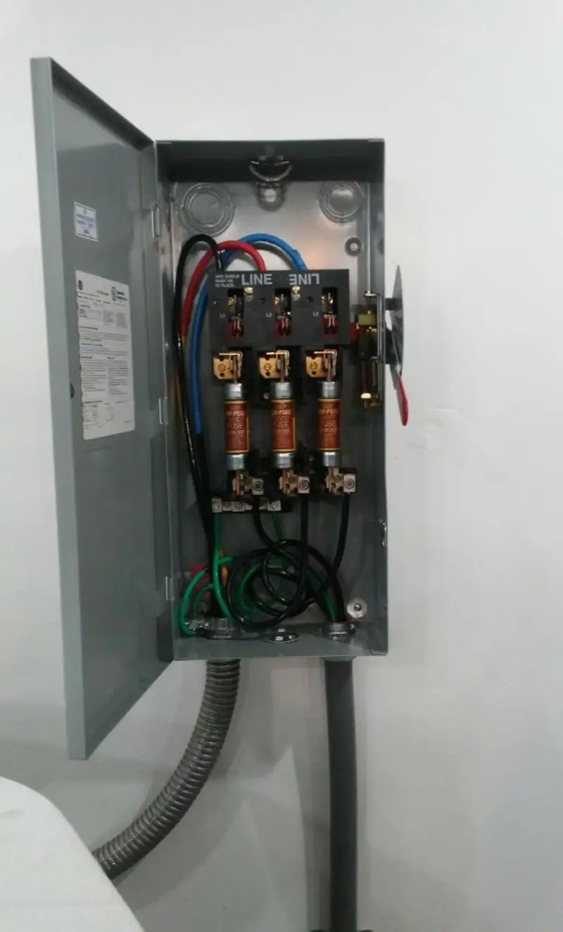 Three-phase disconnect switch installed for Smoke Detector Installation in Orange Cove